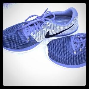 Woman's nike running sneaker